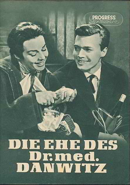 Обложка (Постер) Брак доктора медицины Данвица / Die Ehe des Dr. med. Danwitz (1956) SATRip Обложка (Постер) Брак доктора медицины Данвица / Die Ehe des Dr. med. Danwitz (1956) SATRip