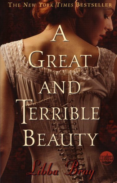 Обложка (Постер) Великая и ужасная красота / A Great and Terrible Beauty Обложка (Постер) Великая и ужасная красота / A Great and Terrible Beauty
